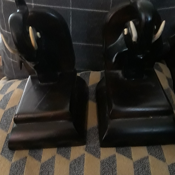 Wooden elephant bookends - Picture 4 of 6
